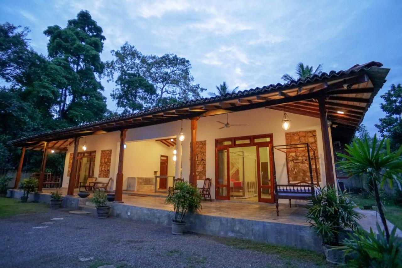 Antique Ceylon Villa Ahangama Exterior photo